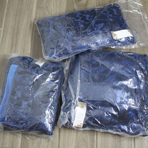 Aviva Stanoff Mermaid Sequins Celestial Blue Throw and Pillow Set NWT - Picture 4 of 4